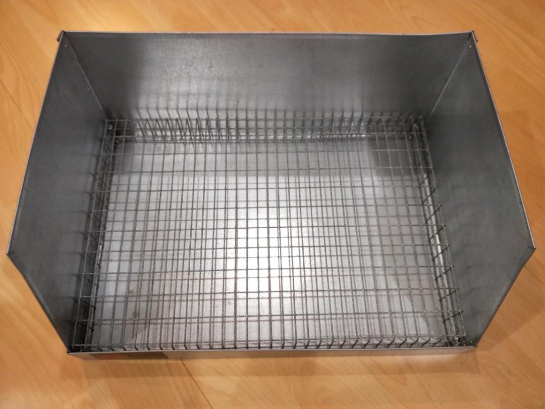 Metal rabbit litter box top