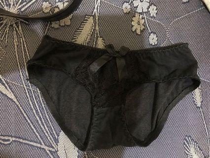 (GRATIS) Celana Dalam Wanita Hitam Pita Lucu #PrelovedWithLove