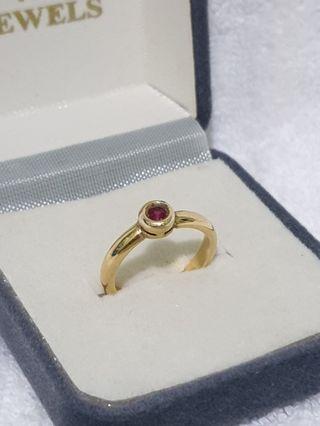 Pre-loved 18K Yellow Gold Ring with Real Ruby Gemstone