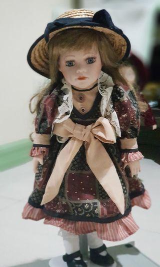 Vintage porcelain dolls from Europe. Item#8