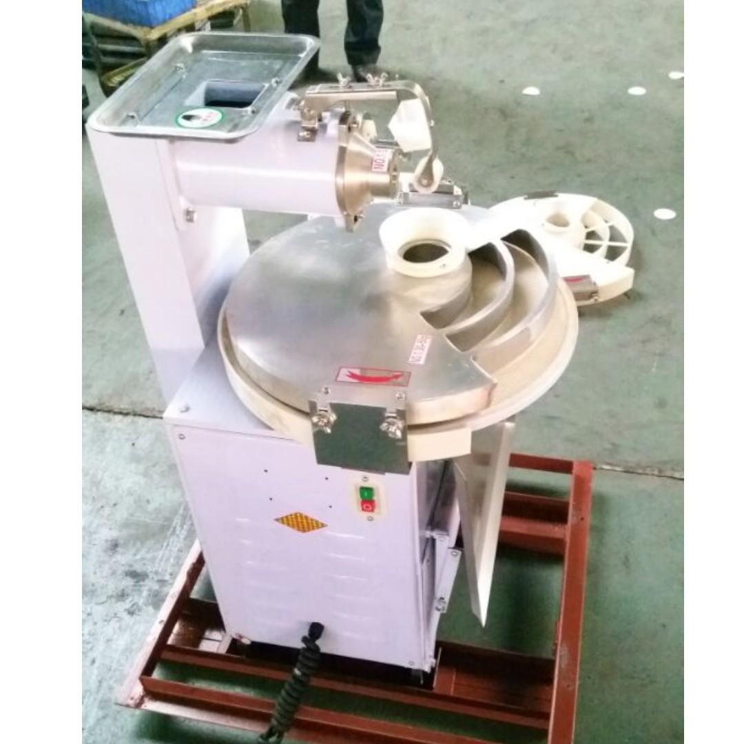 bakery equipment for bake shop (Category: Bakeware) located in Manila. Submitted by christbooth (Listing ID 245485525, Image 2). Description: dough /toast moulder 1390x660x1060mm voltage: 220v/60hz power:1.1kw specification: 380mm.