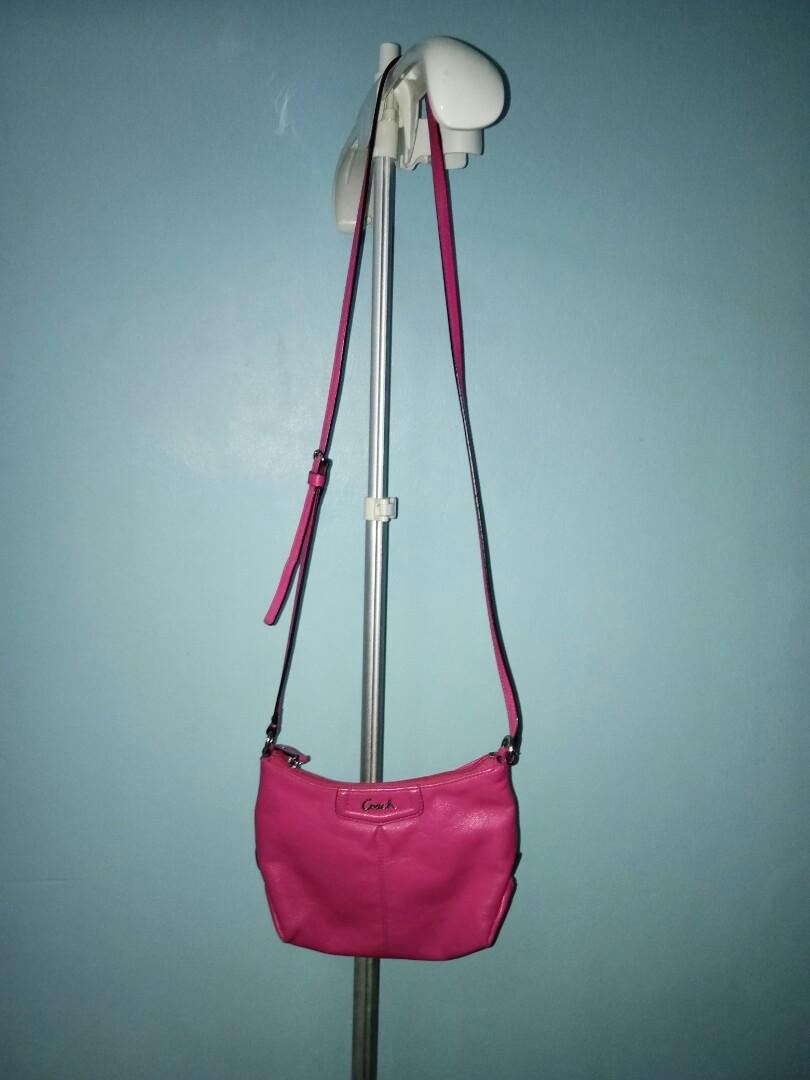Small hot discount pink coach purse