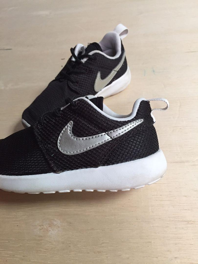 nike kids roshe run