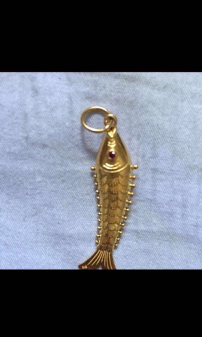 916 Gold Fish Women S Fashion Jewelry Organisers Necklaces On Carousell