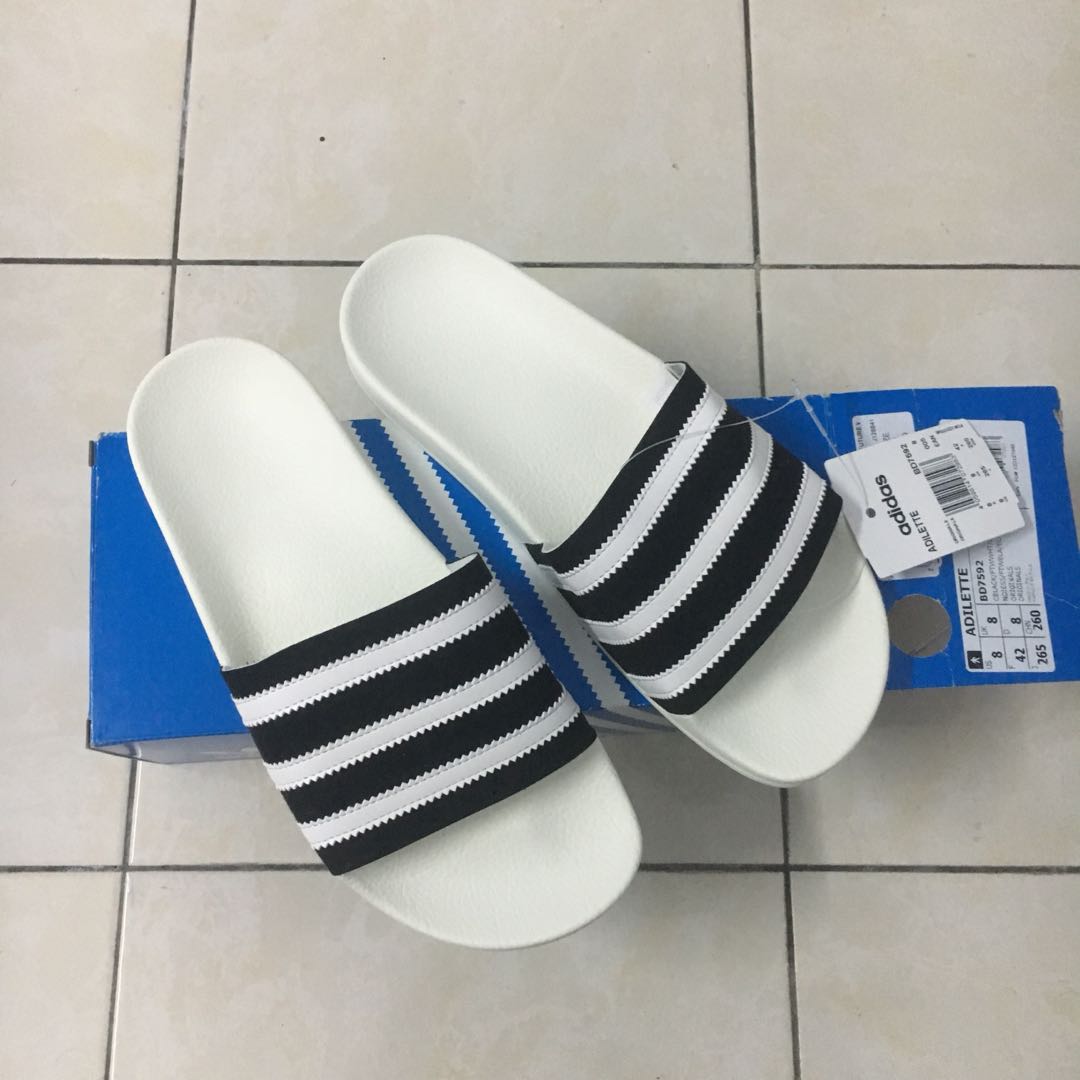 Adidas Slipper, Men's Fashion, Footwear, Flipflops and Slides on Carousell