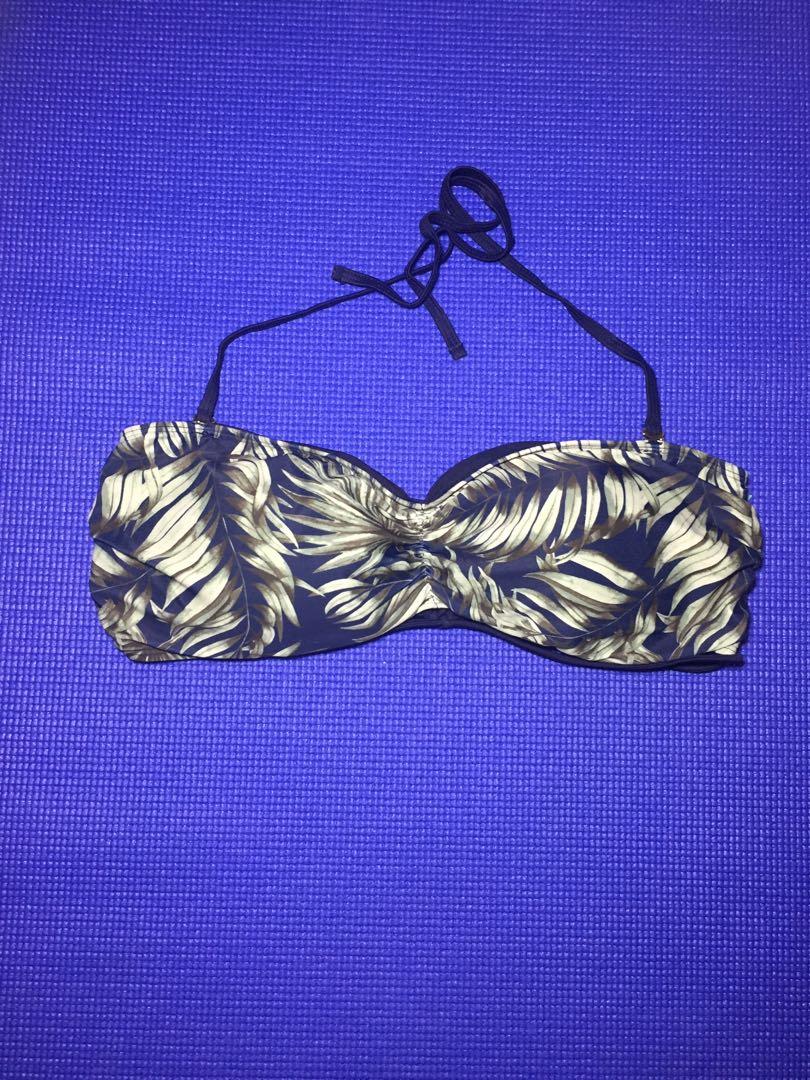 Bikini top (Category: Sleeveless) located in Makati City. Submitted by purplesummer_ph (Listing ID 246681723, Image 1). Description: ✅padded ✅first to offer gets the item #swimwear #swimsuit #bikini.