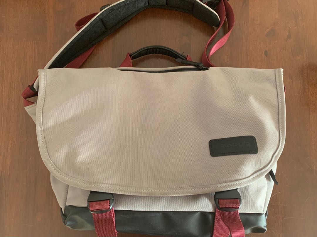 crumpler chronicler messenger bag
