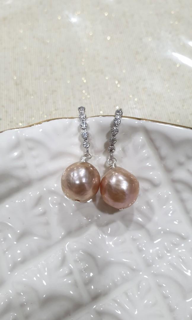 Earrings (Category: Accessories) located in Singapore. Submitted by joan1962 (Listing ID 246713019, Image 3). Description: .