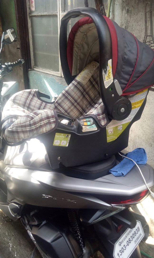 Eddie Bauer Car Seat and Stroller Babies Kids Going Out