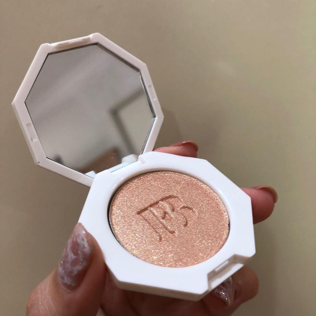 Fenty beauty Hustle Baby Highlighter