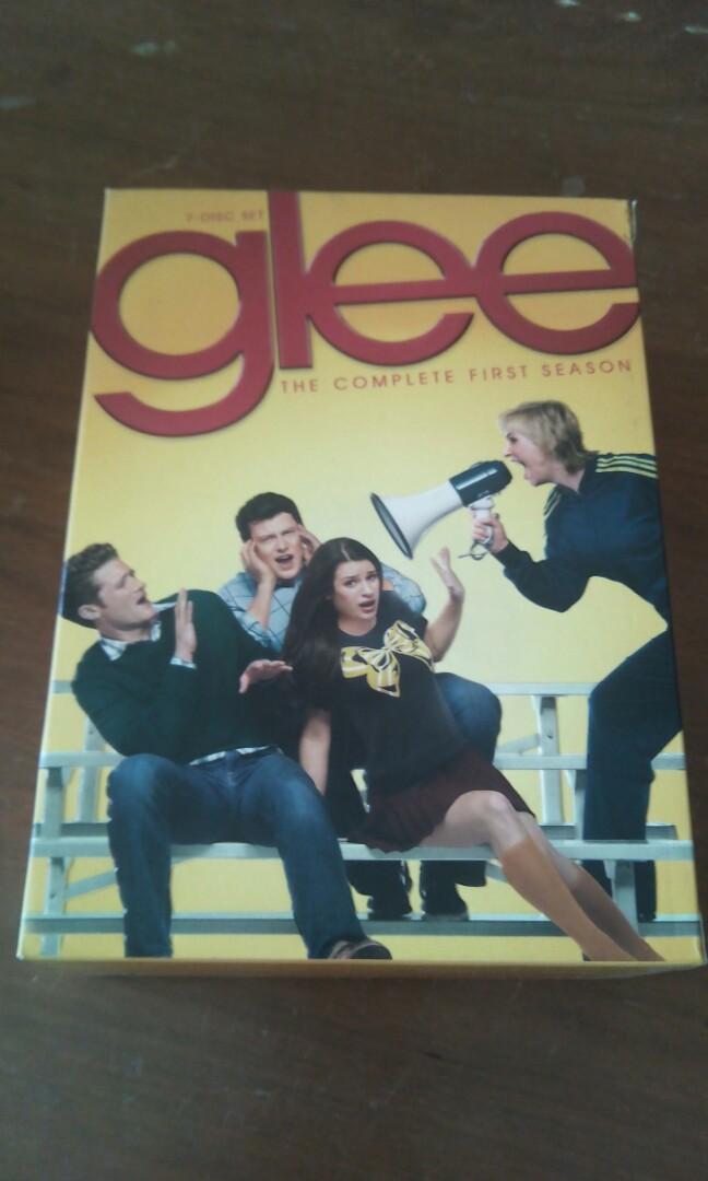 Glee Original Dvd Box Set Season 1 W Official Annual Book 11 Music Media Cd S Dvd S Other Media On Carousell