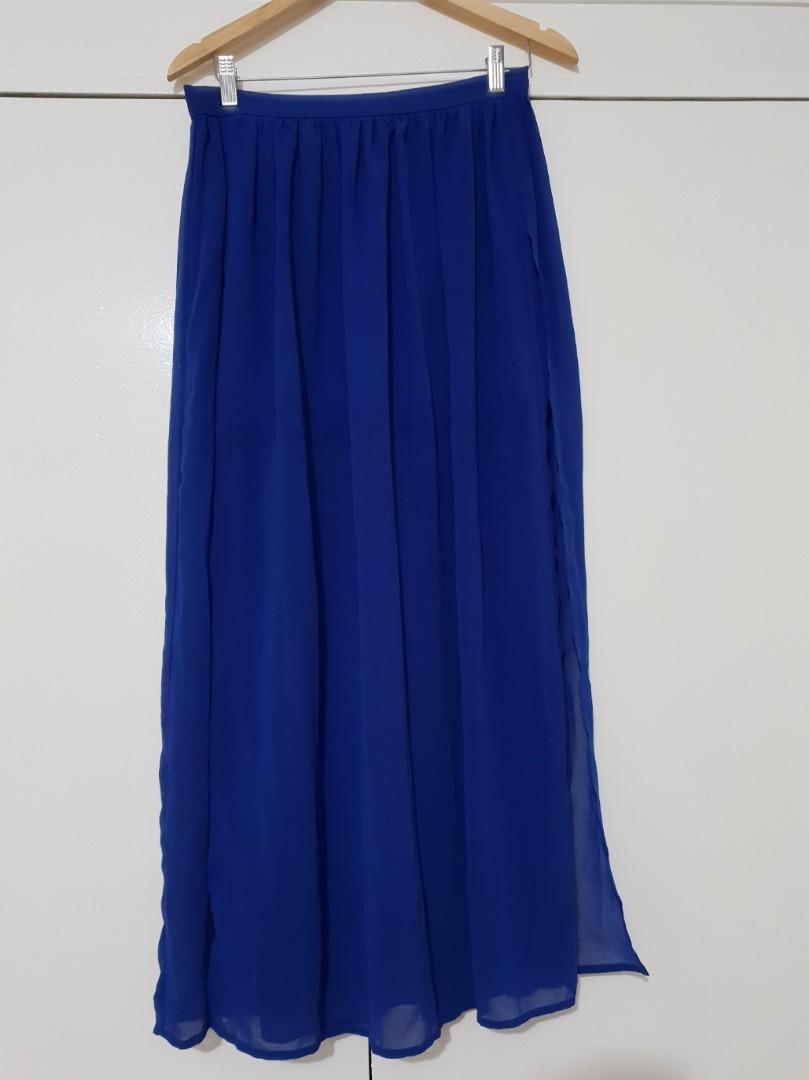 H&M royal blue chiffon long skirt (Category: Skirts) located in Quezon City. Submitted by belle.jar (Listing ID 246742552, Image 1). Description: Used once Waist is 15" when laid flat (approx 30") With side zipper and side slits Last price posted, 48hrs reservation only Rfs: decluttering.