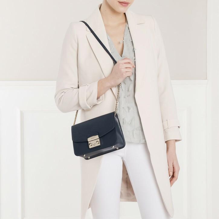 furla metropolis medium shoulder bag