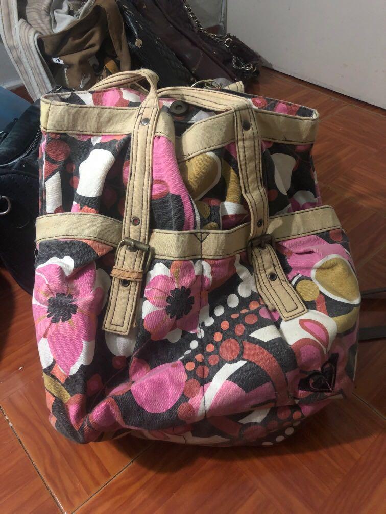 Roxy bag (Category: Cross-body Bags) located in Subang Jaya. Submitted by huncocoriri (Listing ID 246735751, Image 1). Description: .