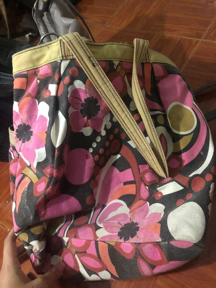 Roxy bag (Category: Cross-body Bags) located in Subang Jaya. Submitted by huncocoriri (Listing ID 246735751, Image 2). Description: .