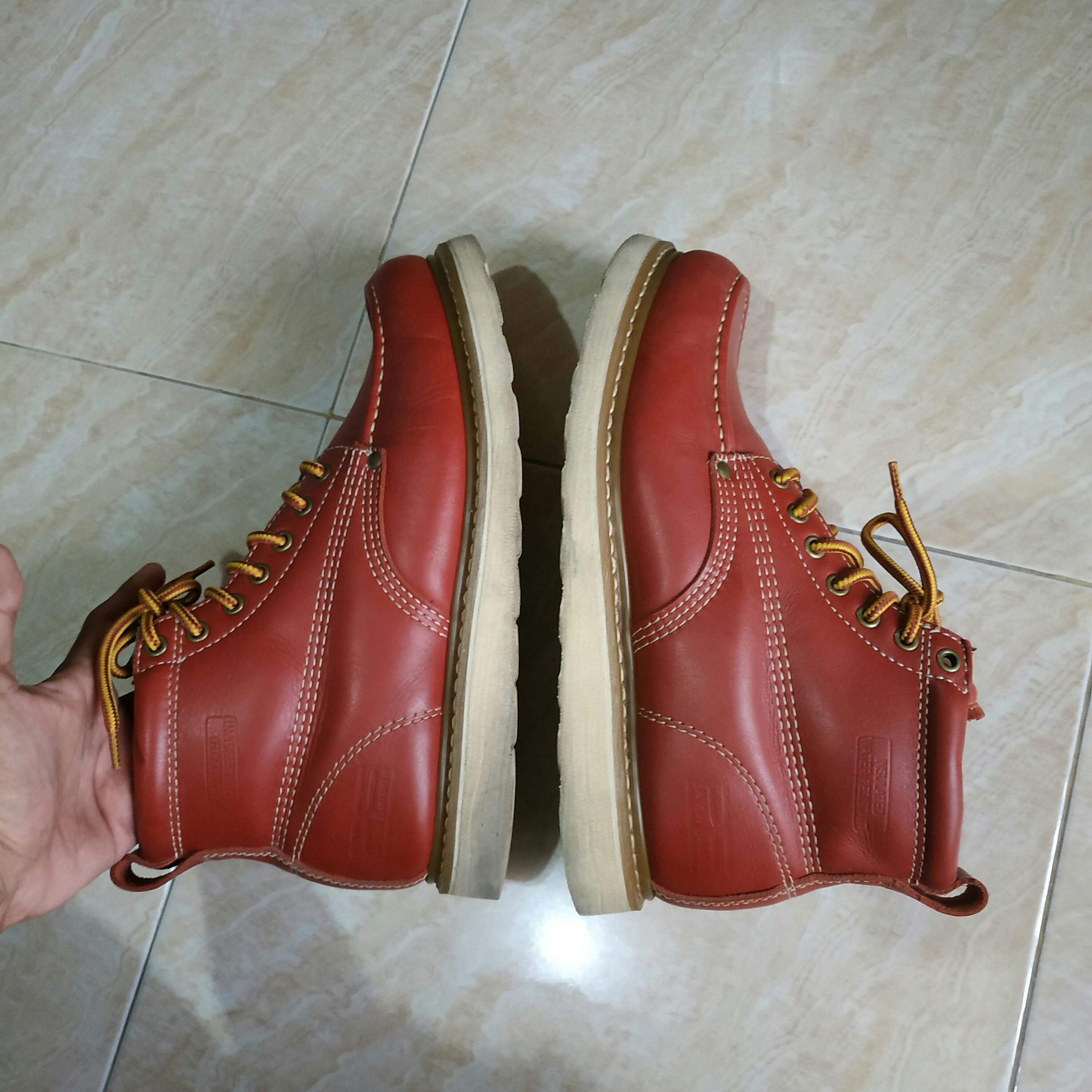 dr martens moc toe boot