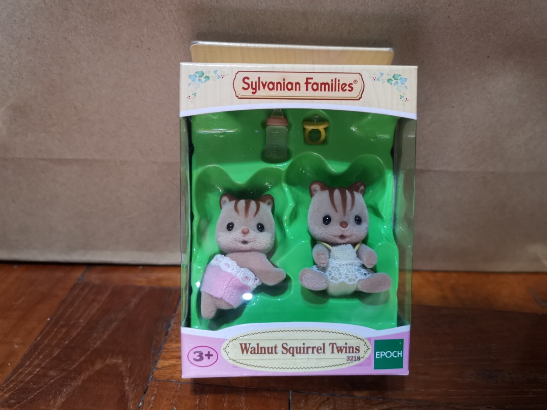 Walnut squirrel twins, Hobbies \u0026 Toys 