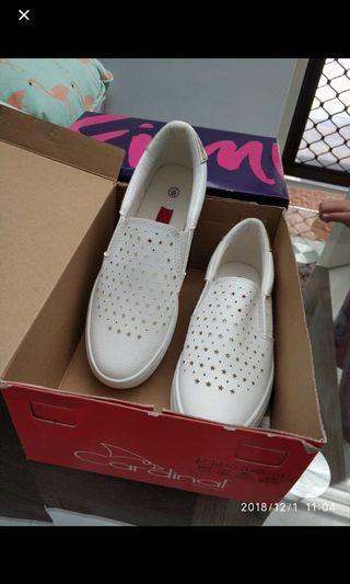 White Cardinal slip on