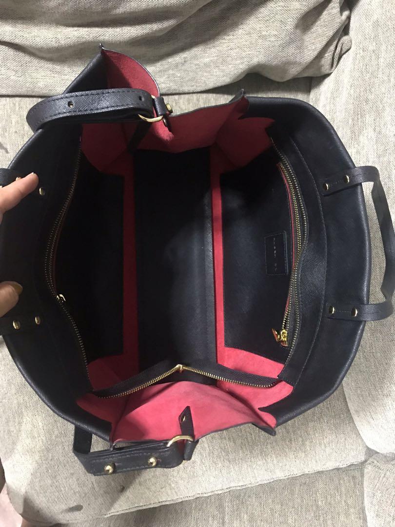Authentic Rabeanco 2way bag (Category: Luxury Bags & Wallets) located in Quezon City. Submitted by good.idea (Listing ID 246973895, Image 3). Description: Original Rabeanco 2way sling bag No flaw Like new Gold hardwares Genuine leather In excellent used condition .