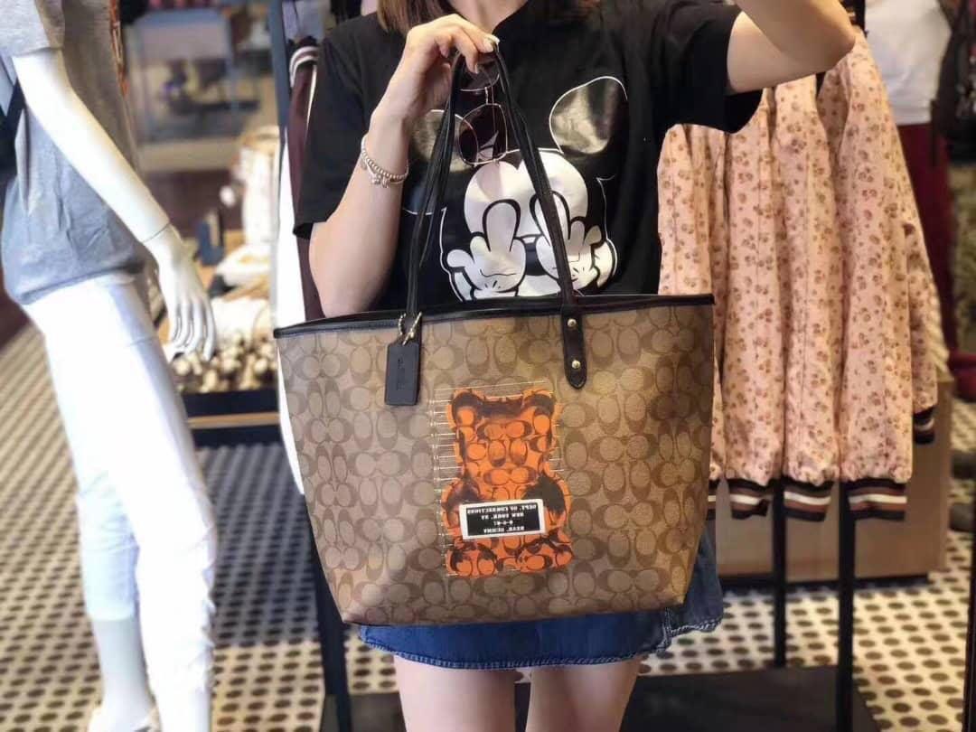 Coach gummy outlet bear tote