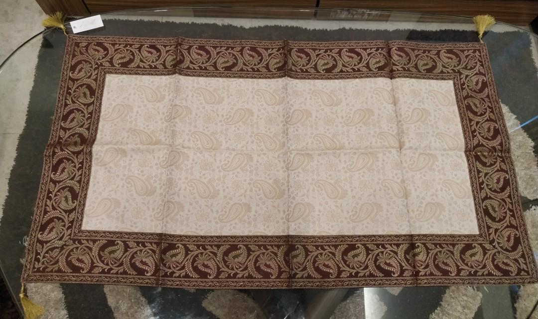 table runner for coffee table