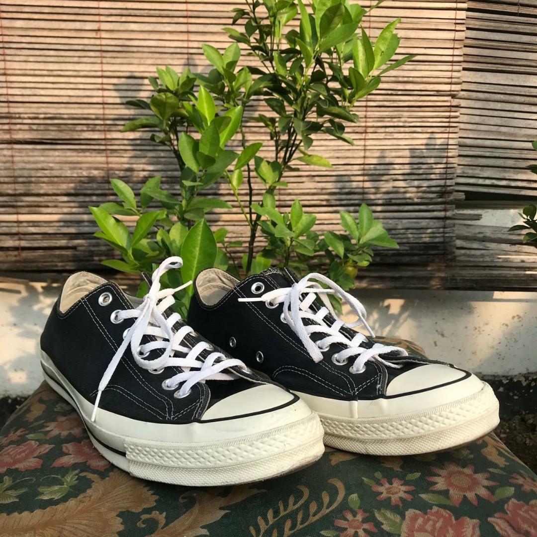Converse 70s bw low Fesyen Pria Sepatu Sneakers di Carousell