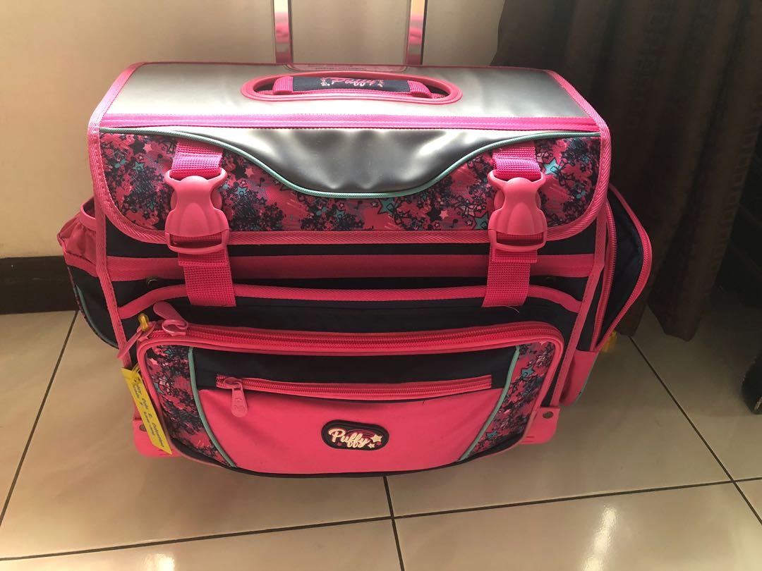 hawk bag (Category: Diaper Bags & Wetbags) located in Imus. Submitted by cristinaRC (Listing ID 246853716, Image 1). Description: almost new used from august 8 till now! too big for my daughter can’t bring up in the ramp in her school... bought it for 4,900 almost new!!! used for 2 weeks.