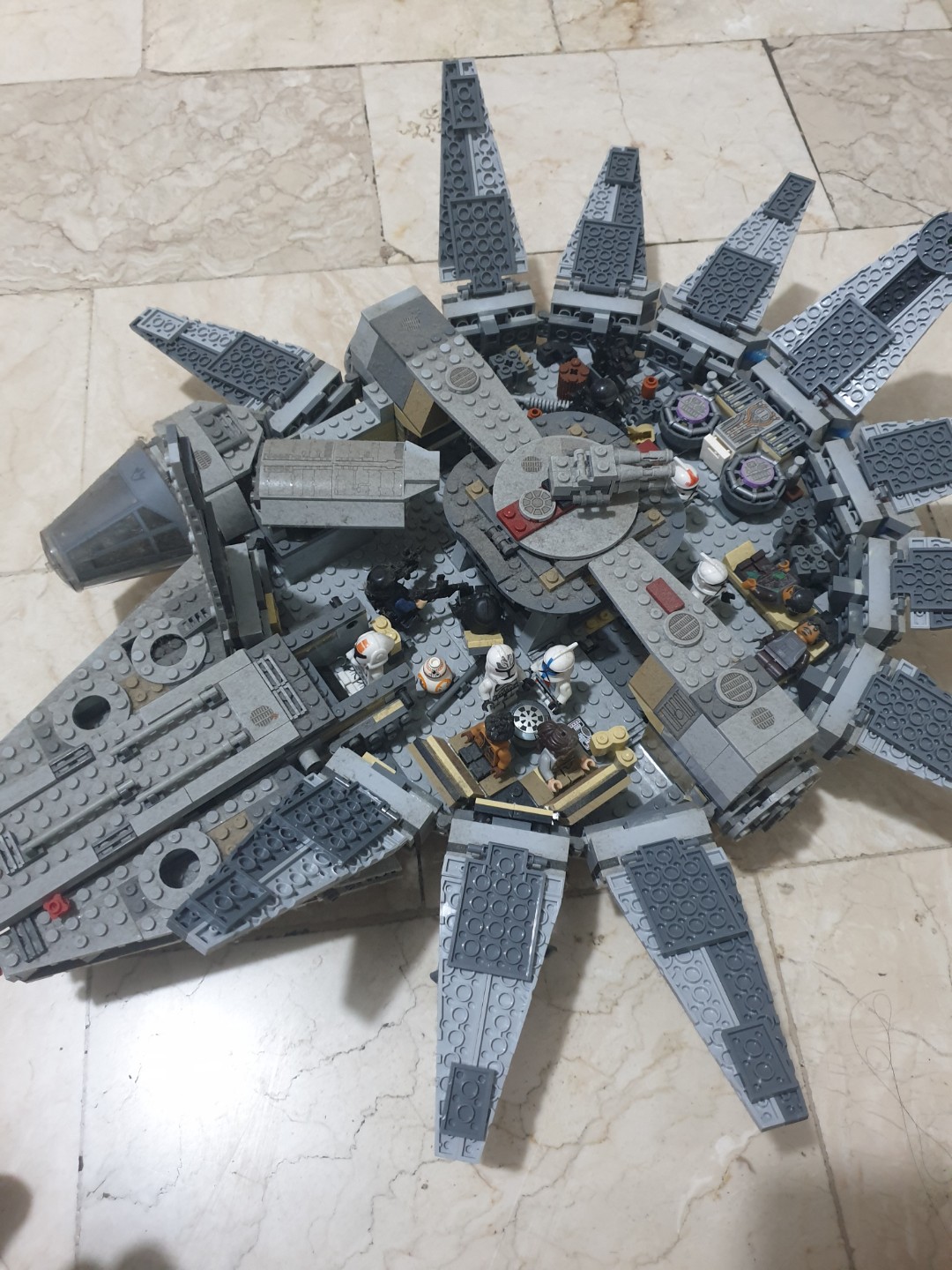 Lele millenium falcon built with figures