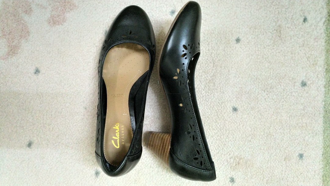 Clarks Ladies Low Heeled Court Shoes Denny Dazzle