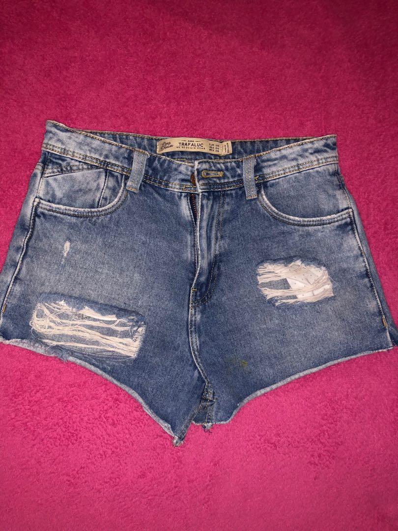 Preloved shorts (Category: Shorts) located in Manila. Submitted by mayiiing (Listing ID 246919677, Image 1). Description: .