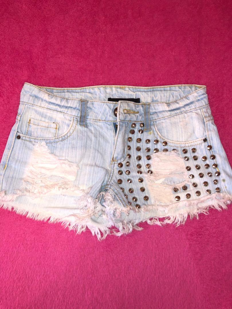 Preloved shorts (Category: Shorts) located in Manila. Submitted by mayiiing (Listing ID 246922094, Image 1). Description: .