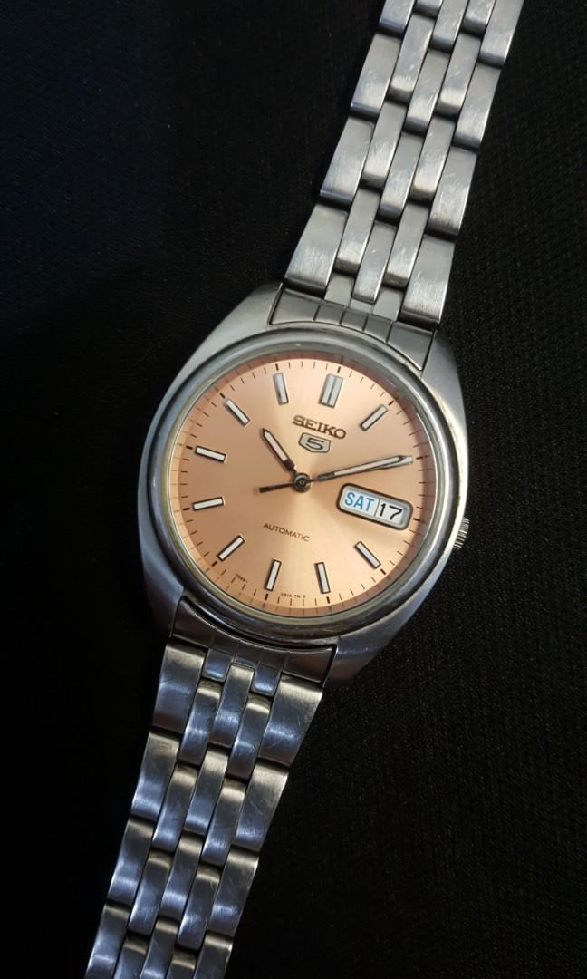 seiko 5 salmon dial