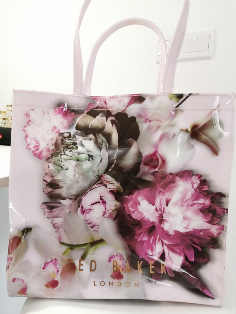 Metal Detail Flower Printed Handbag ($35) ❤ liked on Polyvore featuring bags,  handbags, purses, rosegal, flower print purs… | Fashion handbags, Bags,  Women handbags