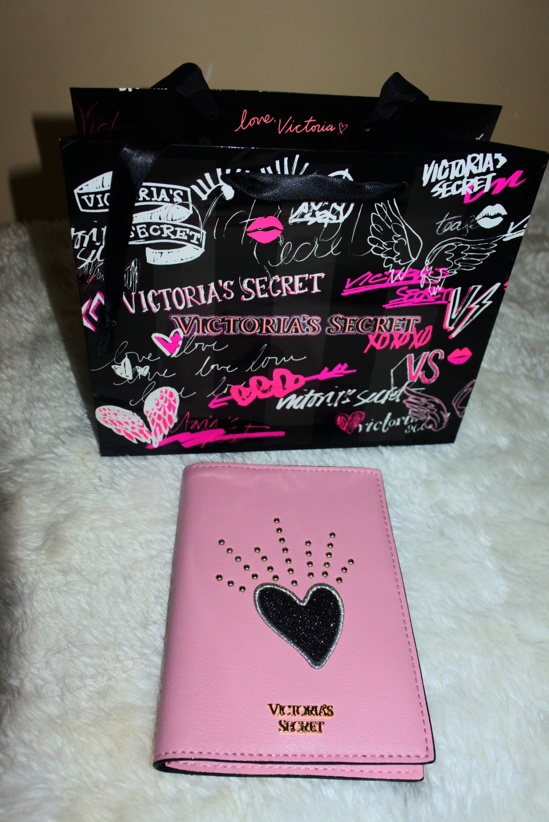 Victoria's Secret Passport Holder, Women's Fashion, Bags & Wallets