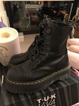 (Category: ) located in . Submitted by trinaswardrobe (Listing ID 247123470, Image 1). Description: .