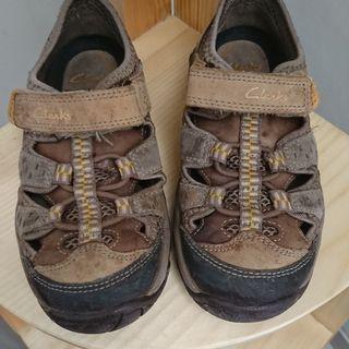 Clarks kids size 8 sudah kekecilan anak ku umur 4 tahun