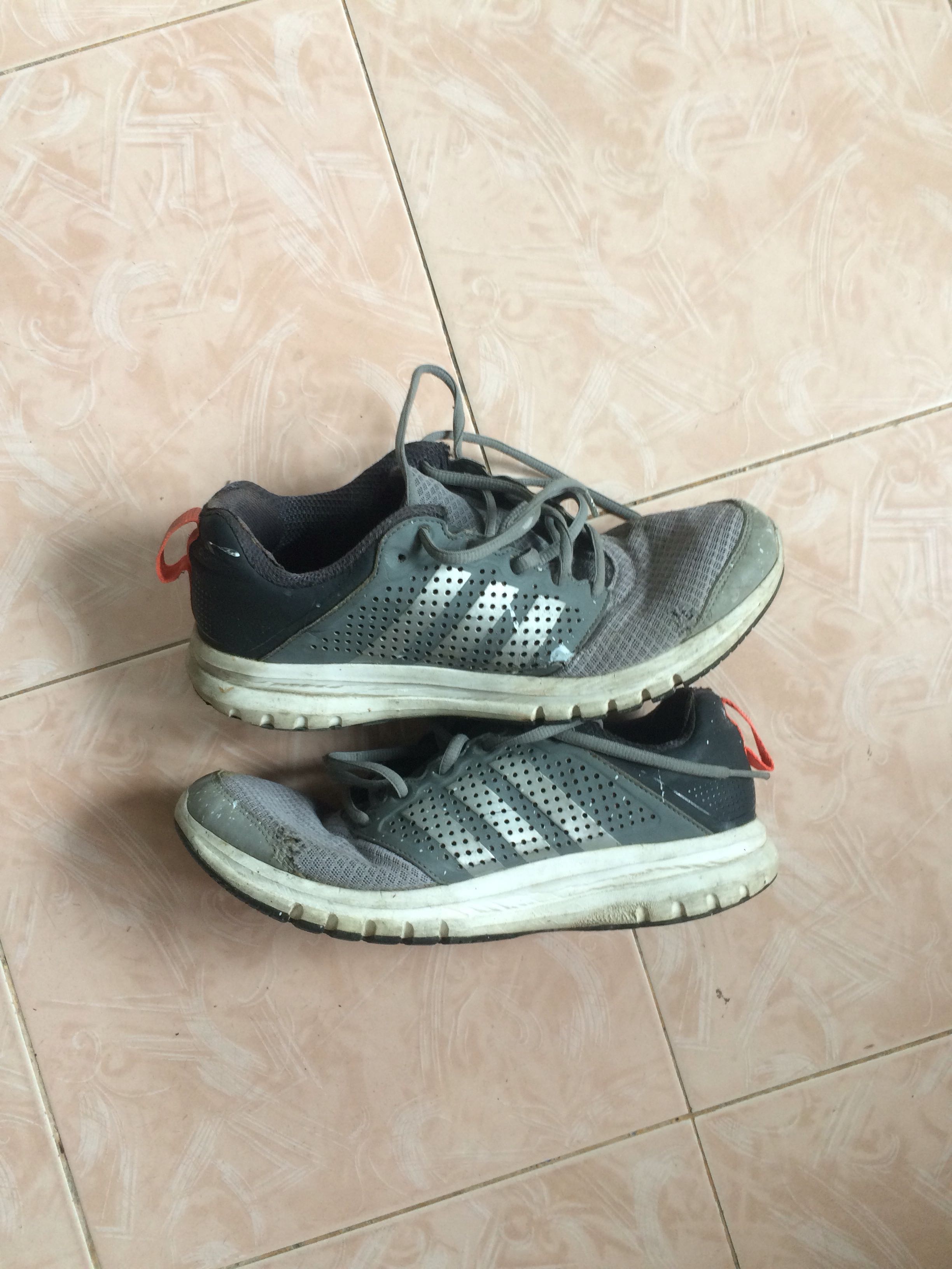 kasut running adidas