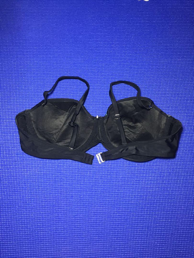 Bikini top (Category: Sleeveless) located in Makati City. Submitted by purplesummer_ph (Listing ID 247044063, Image 2). Description: ✅padded ✅first to offer gets the item #swimwear #swimsuit #bikini.