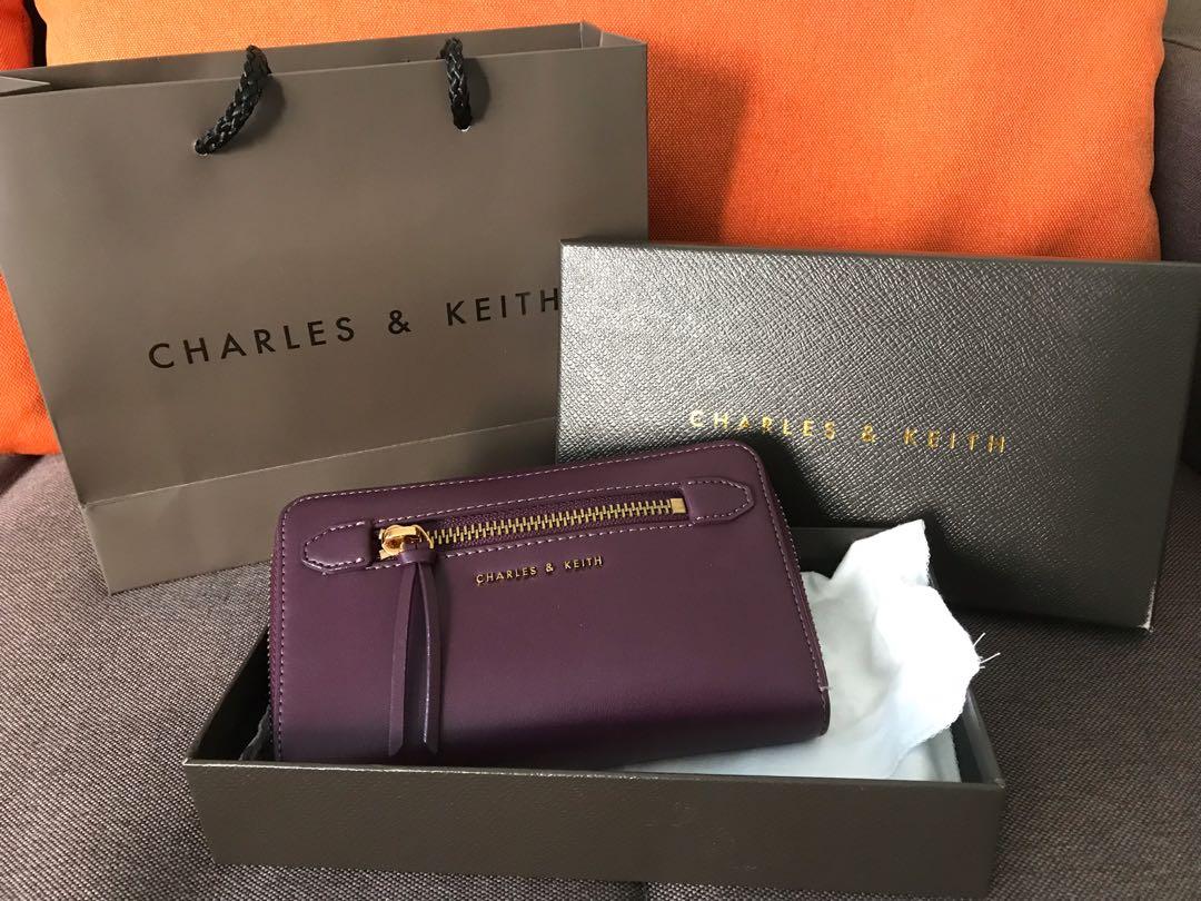 charles and keith wristlet
