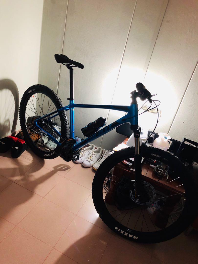 giant talon blue and white