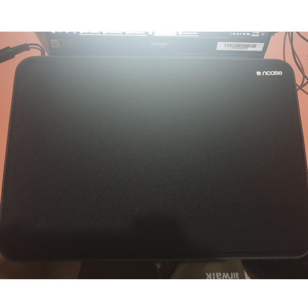 INCASE icon sleeve for macbook pro 15inch very comfortable Computers Tech Parts Accessories Other Accessories on Carousell
