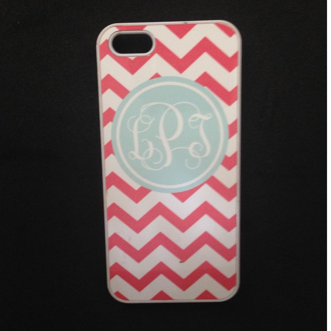 Iphone 4S printed case (Category: Others) located in Manila. Submitted by tinseyra (Listing ID 247102362, Image 1). Description: used iphone 4s printed case .