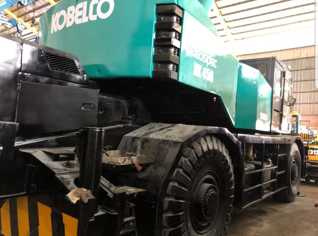 Kobelco 45tons rough terrain crane (Category: Construction Tools & Equipment) located in Makati City. Submitted by ztak13 (Listing ID 247152962, Image 3). Description: Kobelco 45tons rough terrain crane Running hours 3+++ Japan Surplus Contact no. 09175699818/09235206278.