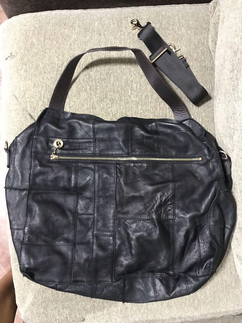 Layas bag (Category: Beach Bags) located in Quezon City. Submitted by good.idea (Listing ID 247030802, Image 2). Description: Unbranded soft leather material layas bag XL to XXL size Ganda sa actual Pwede pang 3-4days traveling bag No flaw Minimal signs of usage .