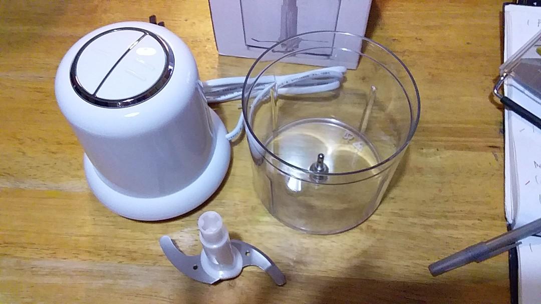 Mini Vegetable Chopper (Category: Juicers, Blenders & Grinders) located in Manila. Submitted by PickClickShip (Listing ID 247111068, Image 2). Description: Mini vegetable Chopper A mini chopper that can help you with blending, chopping, whipping in no time at all!!! - brand: Anko - stainless steel removable blade - easy to operate and clean - with 2 speed - 220V / 50-60Hz / 260W - color: white - dimension : H8.5" D4" - Australian made For inquiri