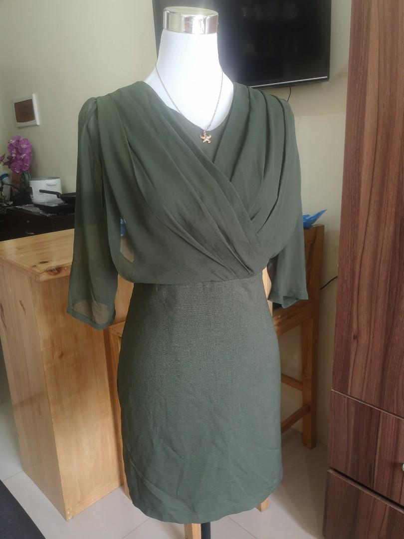 Moss Green Formal Dress (Category: Dresses) located in Binangonan. Submitted by poleng44 (Listing ID 247058437, Image 2). Description: SALE SALE ☺️😍 Green Chiffon Formal Dress Size: Medium Php 300.00 Preloved from US and Dubai Dresses 😍 ☒ Unique Style (Hindi makikita sa Tiangge) ☒ Affordable (Kaya bumili sa Mall) ☒ High quality since imported lahat 😁 ☒ Mostly BRANDED, pili ka lang ☒ All on-hand ☺️ ☒ Pay today, Ship tomorrow Isa isa ko pinipili