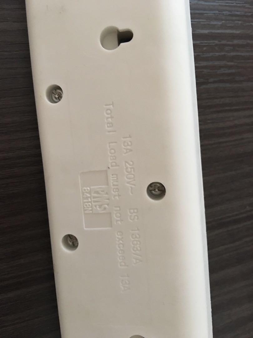 Sockets （分類：轉插器及插頭）位於 Hong Kong。 由 mirmir608 提交（商品編號 247010290，圖片 3）。簡介： 4-way Socket with individual on/off and signal light Works properly Over 90% new。