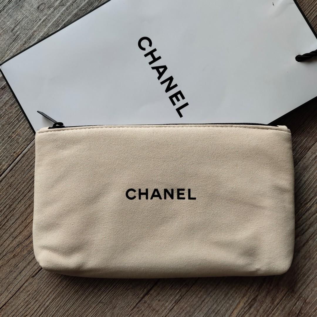 Authentic Chanel 2019 Les Beige Touch Up Set Pouch Makeup Pouch, Women's  Fashion, Bags & Wallets, Purses & Pouches on Carousell