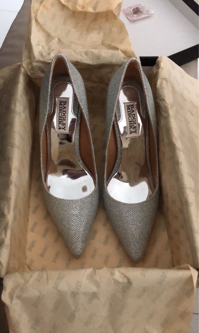 Badgley Mischka silver heels Women s Fashion Footwear Heels