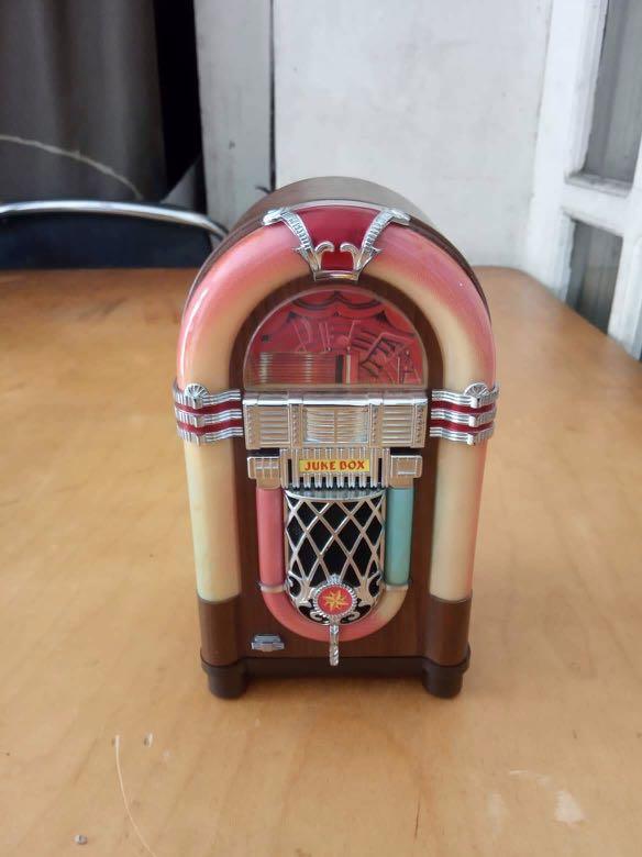 Beetland jukebox cassette player, Audio, Portable Music Players on